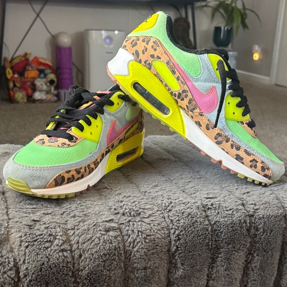 Nike Shoes - Nike Women's Air Max 90 LX "Illusion Green" (Style Code: CW3499-300). SZ 10